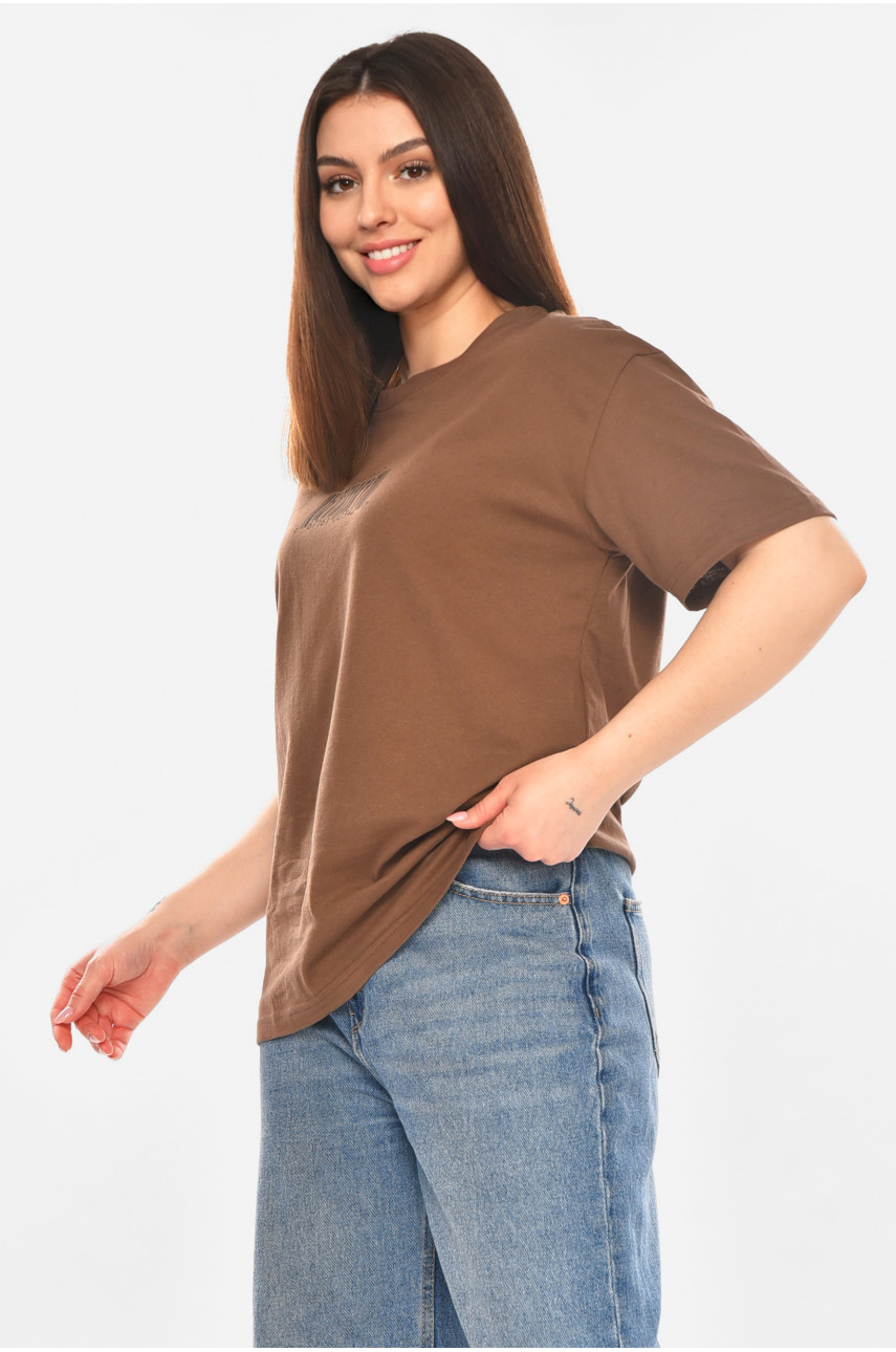 Футболка жіноча коричневого кольору з принтом 93128 210439