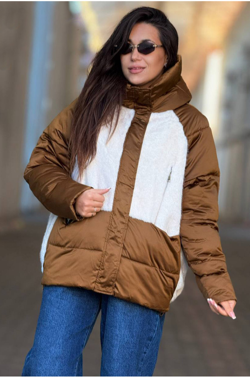 Куртка женская бежевого цвета с эко мехом 1092 210528