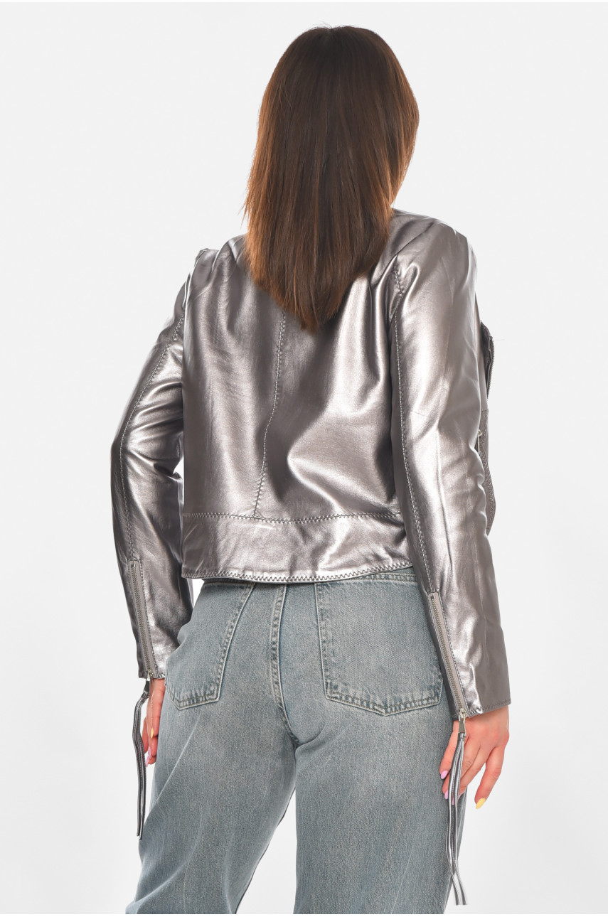 Куртка-косуха женская из экокожи серебристого цвета 1555 210896