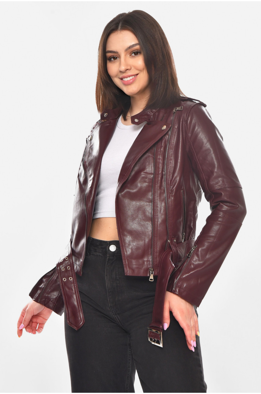 Куртка-косуха женская из экокожи бордового цвета 210898