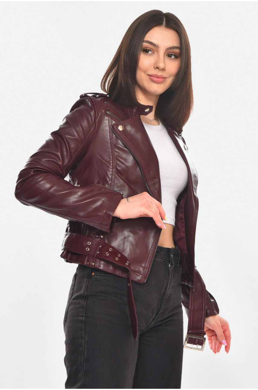 Куртка-косуха женская из экокожи бордового цвета 210898