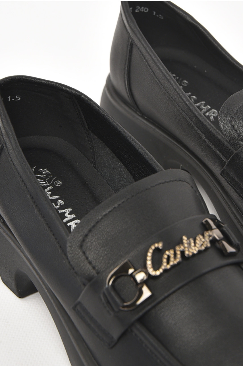 Туфли-лоферы женские черного цвета 8863 210981