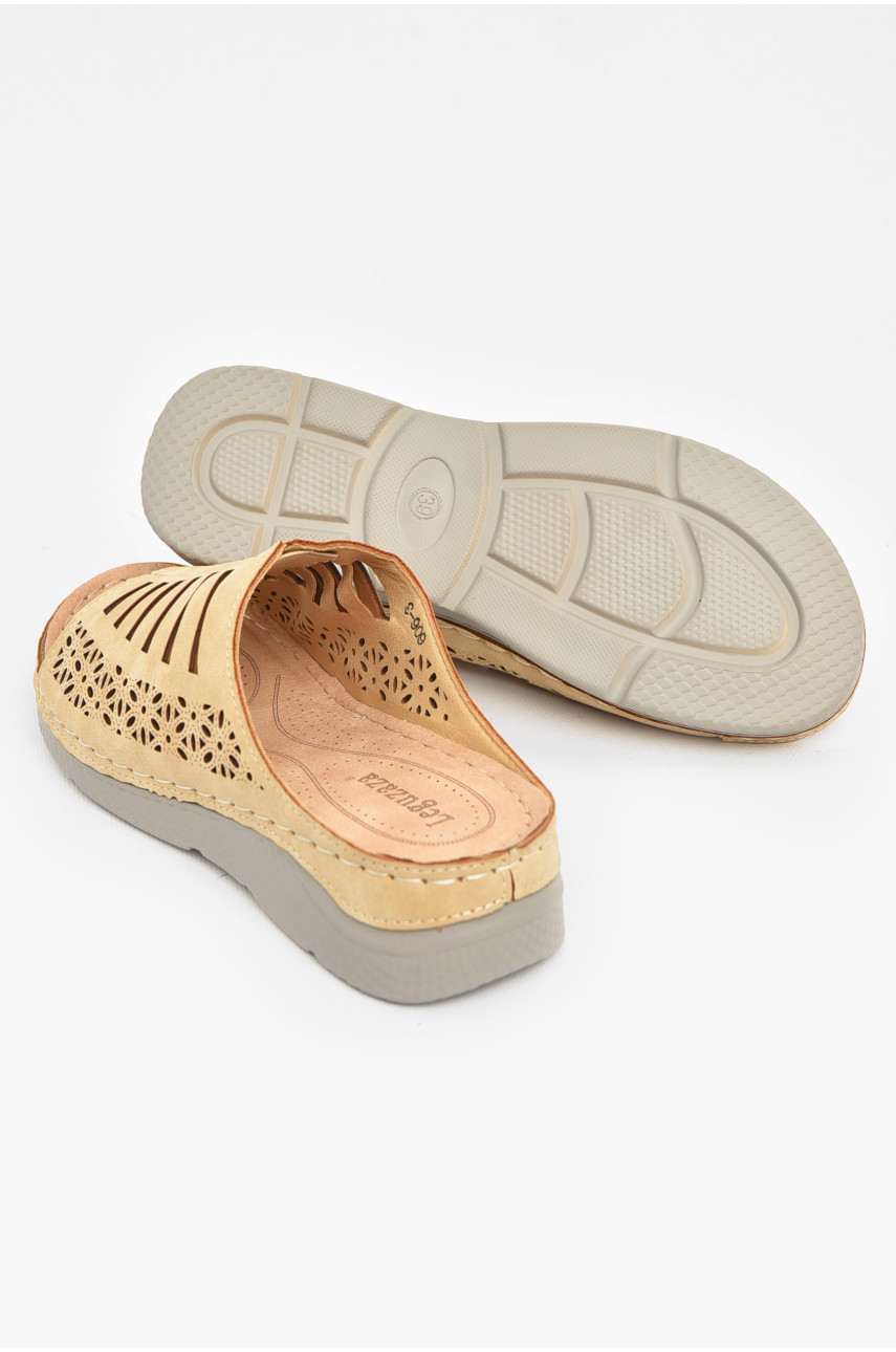 Шлепки женские бежевого цвета 606-3 211026 Шлепки женские бежевого цвета 606-3 211026