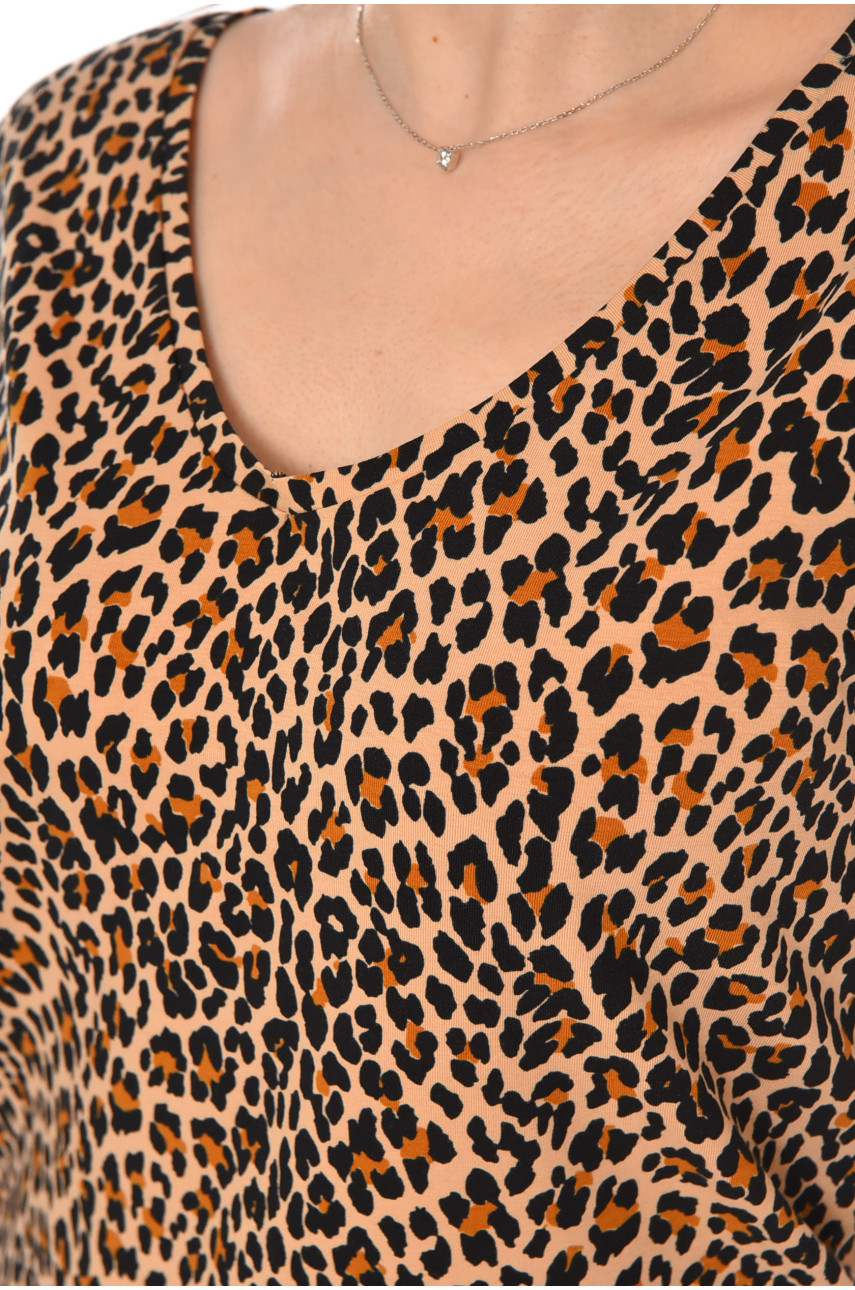 Футболка женская бежевого цвета с леопардовым принтом 211177