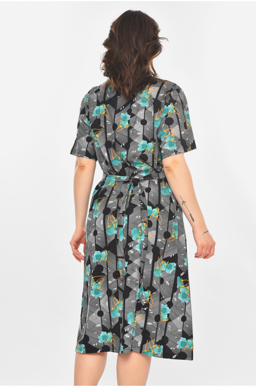 Халат женский полубатальный черного цвета с принтом AN-3050 211331 Халат женский полубатальный черного цвета с принтом AN-3050 211331