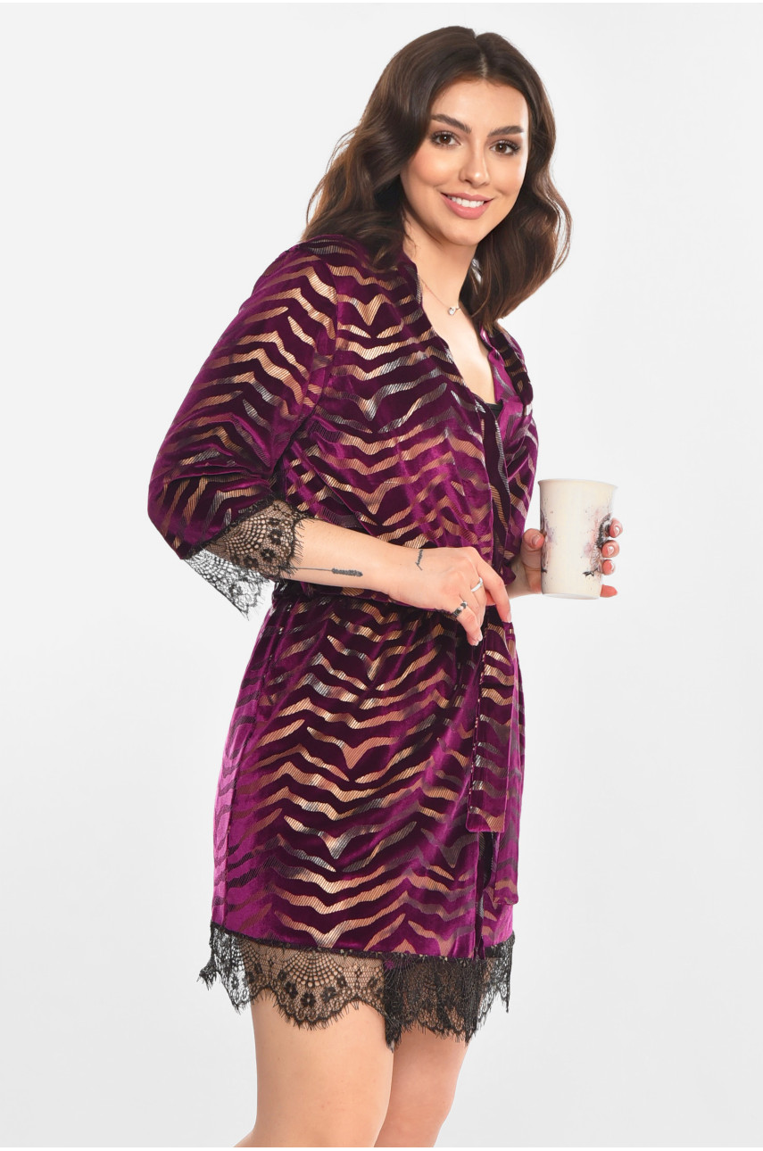 Халат женский велюровый фиолетового цвета с принтом М60 212233