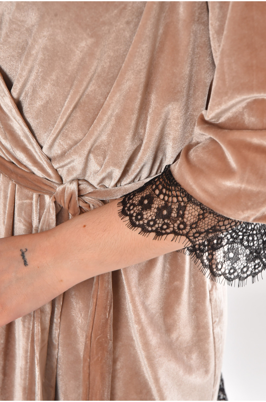 Халат женский полубатальный велюровый пудрового цвета М06/1 212258