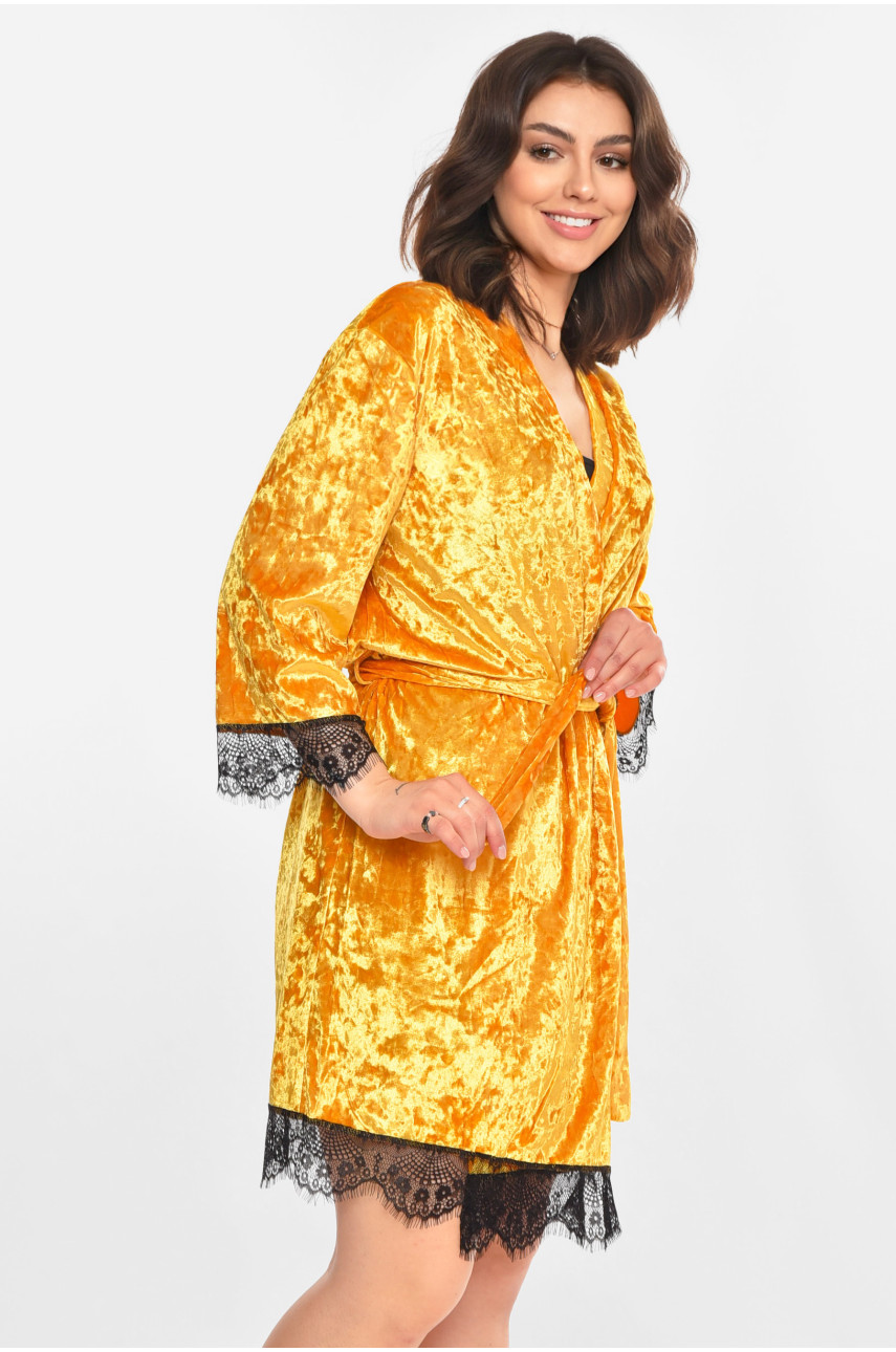 Халат женский полубатальный велюровый горчичного цвета М06 212264