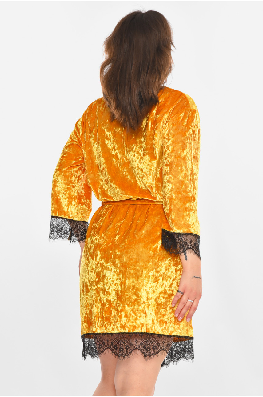 Халат женский полубатальный велюровый горчичного цвета М06 212264