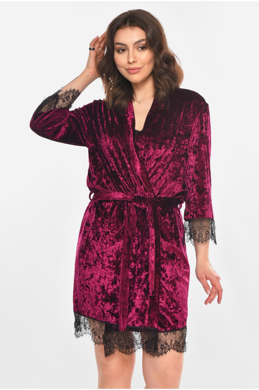 Халат женский полубатальный велюровый фиолетового цвета М06 212267