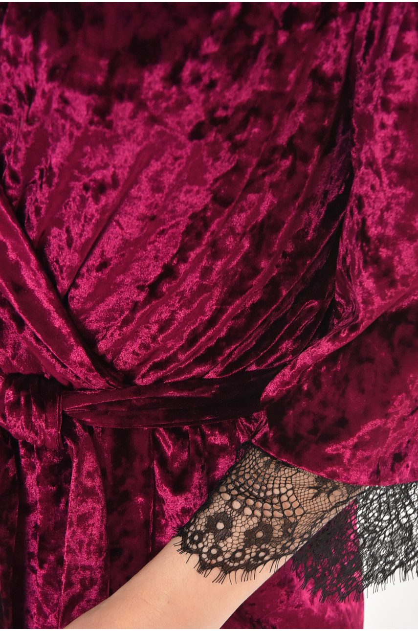 Халат женский полубатальный велюровый фиолетового цвета М06 212267