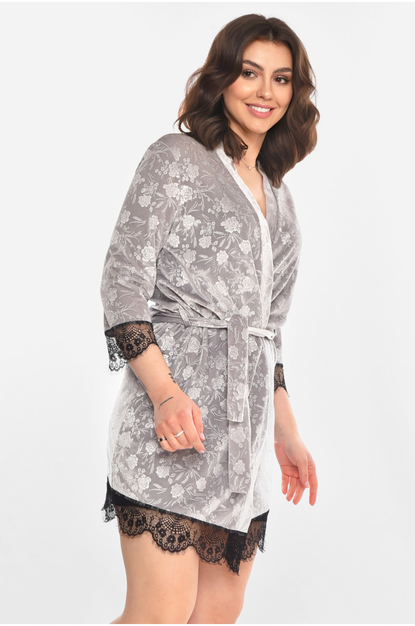 Халат женский полубатальный велюровый серого цвета 212317