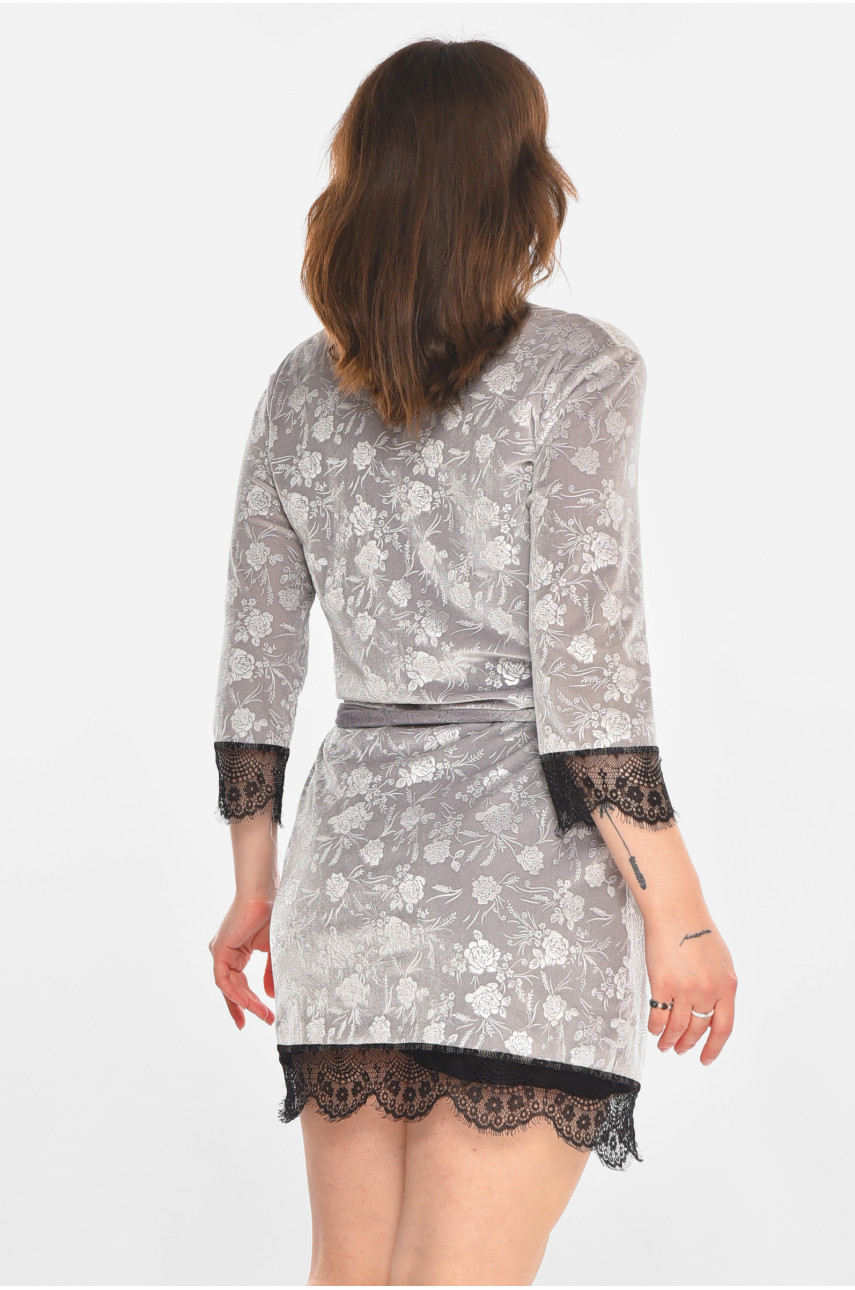 Халат женский полубатальный велюровый серого цвета 212317 Халат женский полубатальный велюровый серого цвета 212317