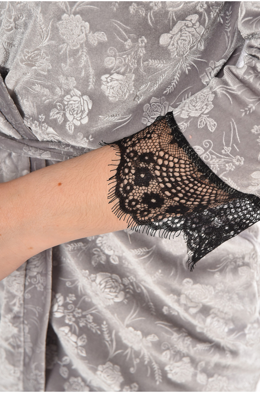 Халат женский полубатальный велюровый серого цвета 212317 Халат женский полубатальный велюровый серого цвета 212317