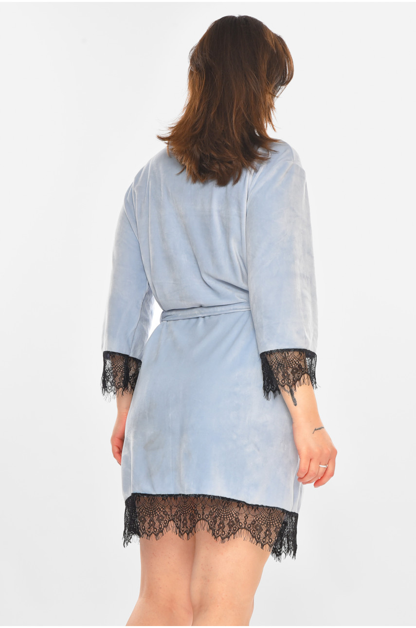 Халат женский полубатальный велюровый голубого цвета М16/1 212318 Халат женский полубатальный велюровый голубого цвета М16/1 212318