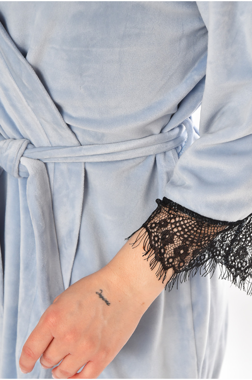 Халат женский полубатальный велюровый голубого цвета М16/1 212318 Халат женский полубатальный велюровый голубого цвета М16/1 212318