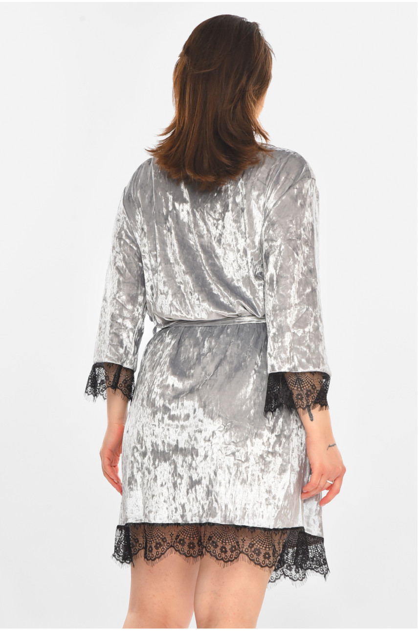 Халат женский полубатальный велюровый серого цвета 212338 Халат женский полубатальный велюровый серого цвета 212338