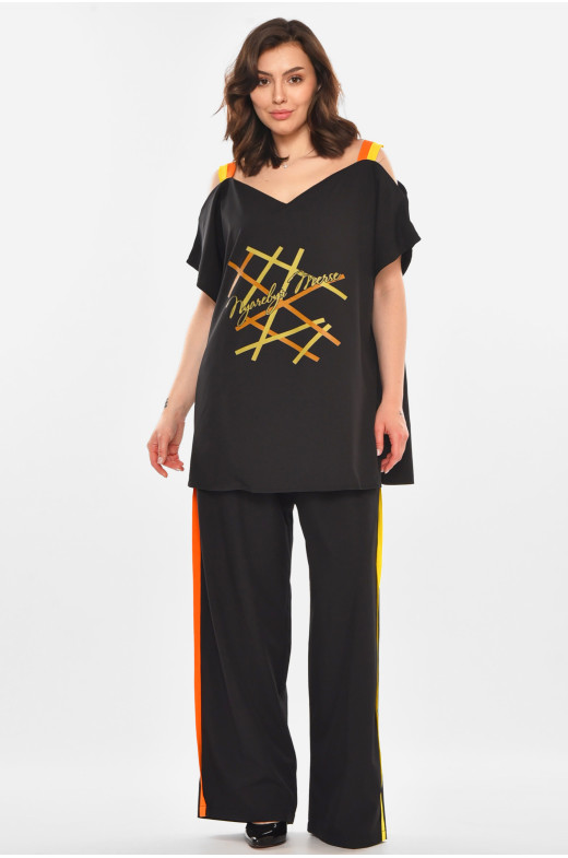 Костюм женский полубатальный черного цвета с принтом 545 212439