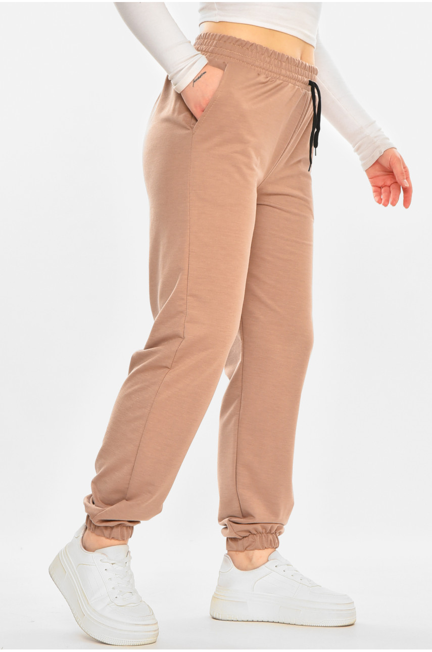 Спортивні штани жіночі напівбатальні темно-бежевого кольору 212834