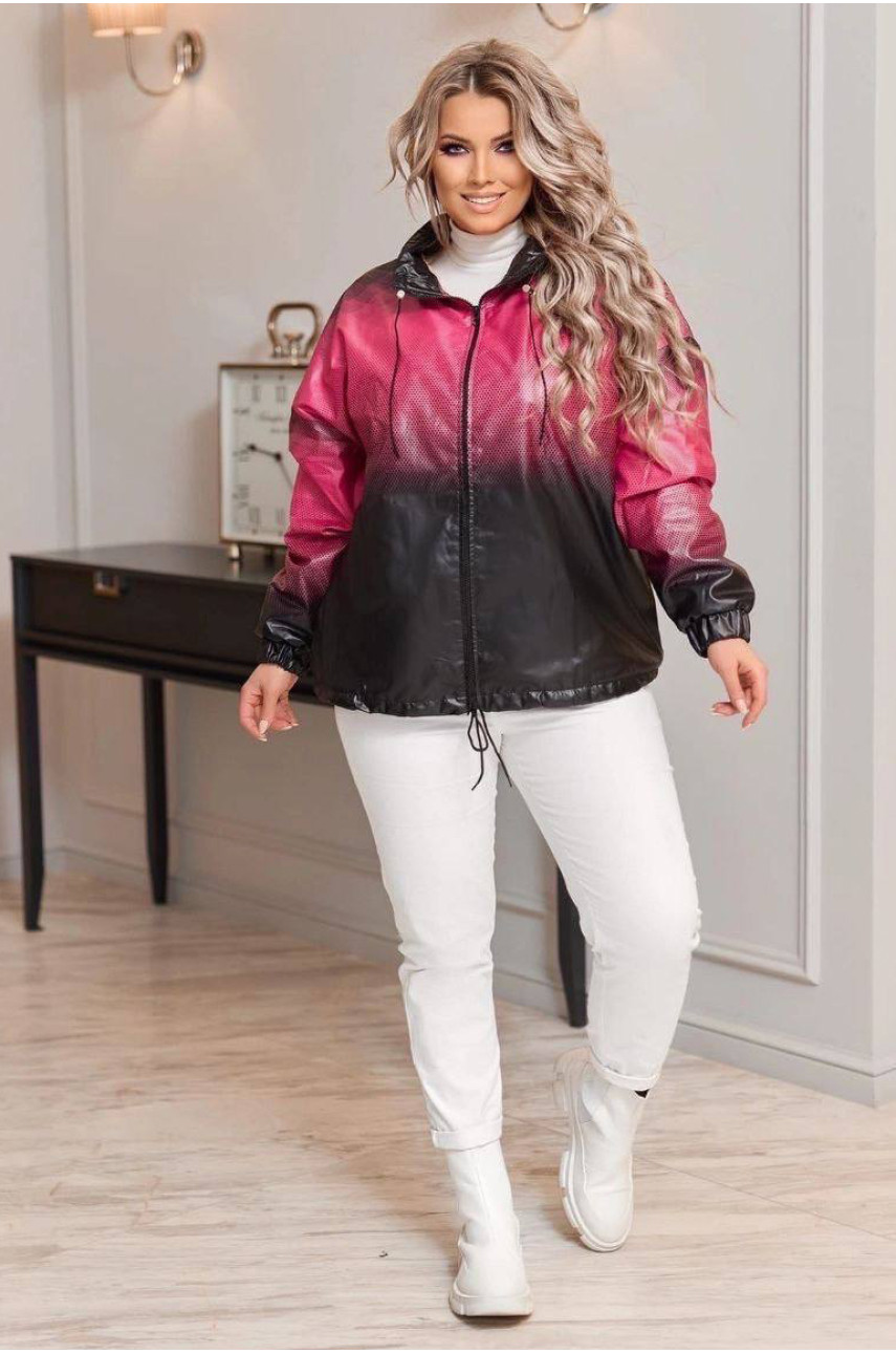 Ветровка женская полубатальная розового цвета с принтом 05554 213203