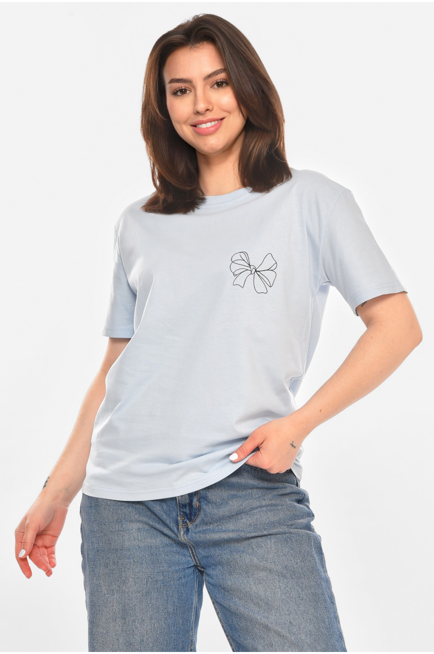 Футболка жіноча блакитного кольору з принтом 213436