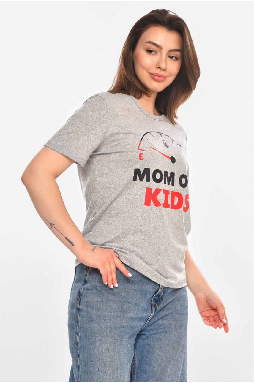 Футболка жіноча сірого кольору з принтом 213440