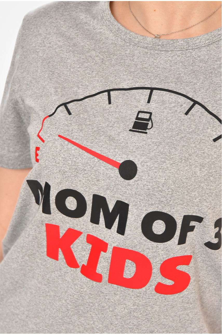 Футболка жіноча сірого кольору з принтом 213440