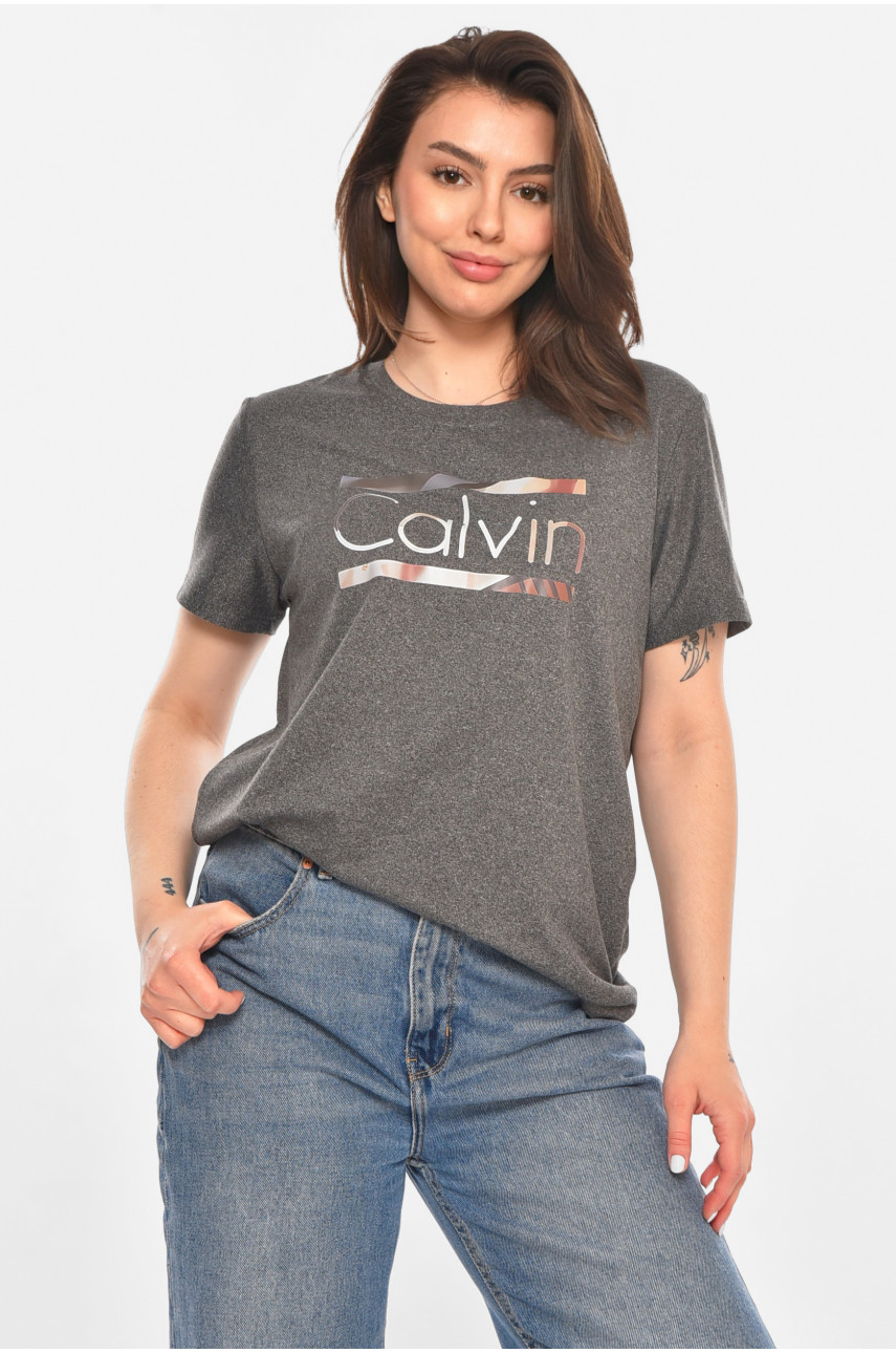 Футболка жіноча сірого кольору з принтом 213448