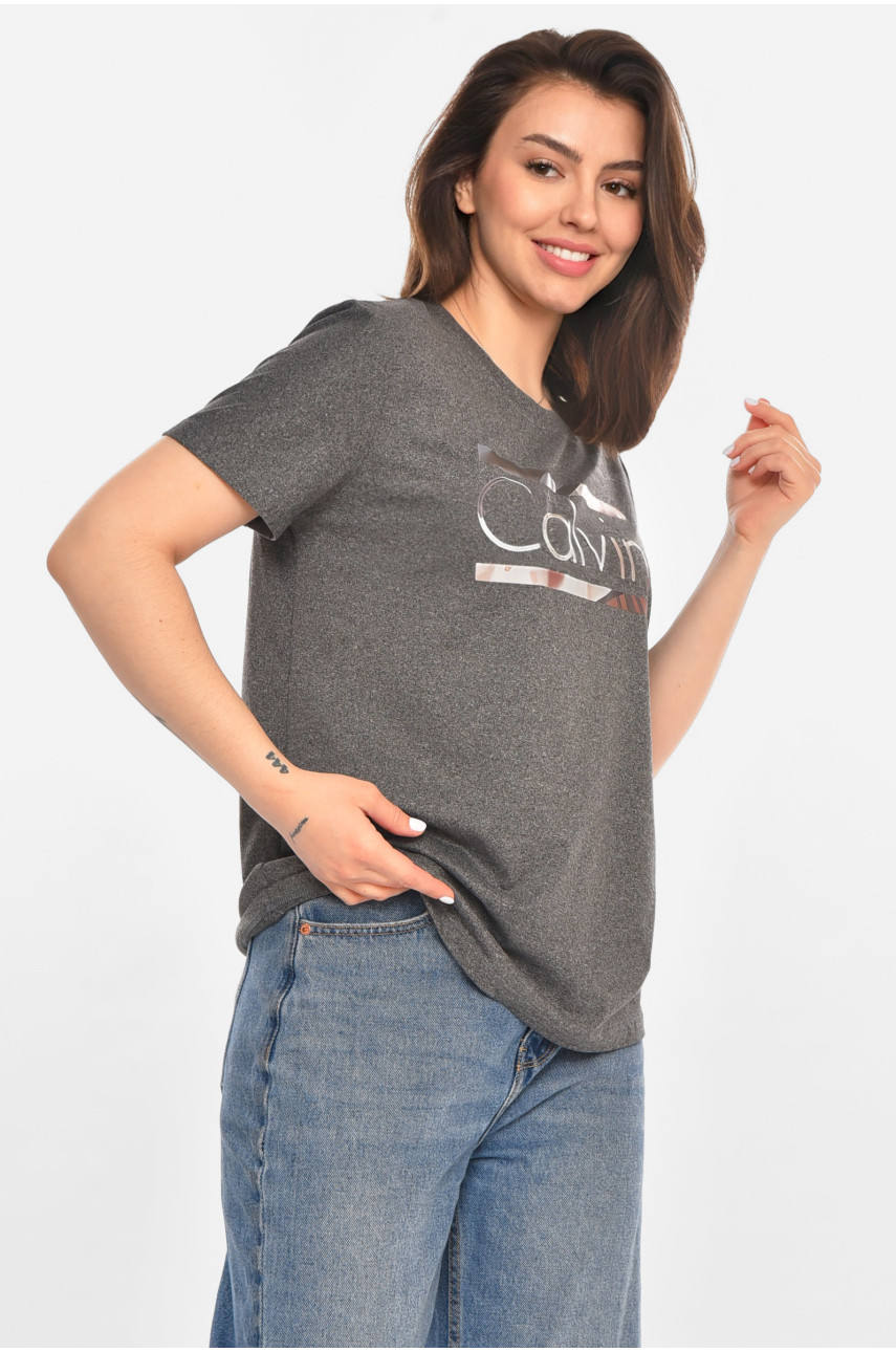 Футболка жіноча сірого кольору з принтом 213448