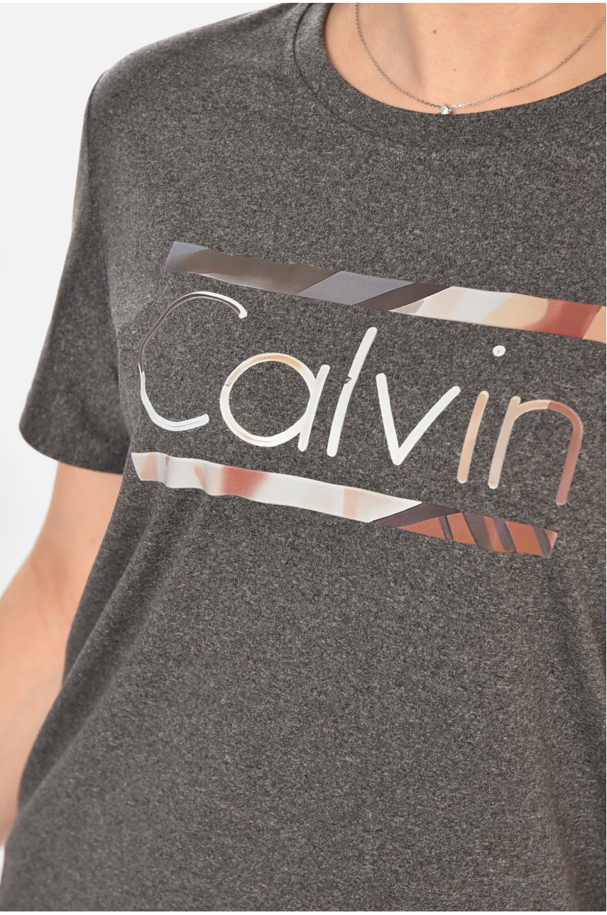 Футболка жіноча сірого кольору з принтом 213448