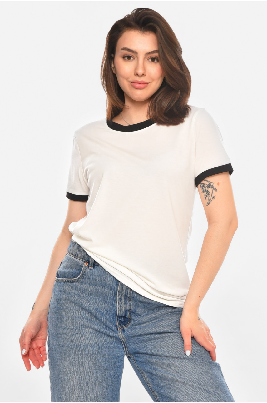 Футболка жіноча однотонна білого кольору 213453