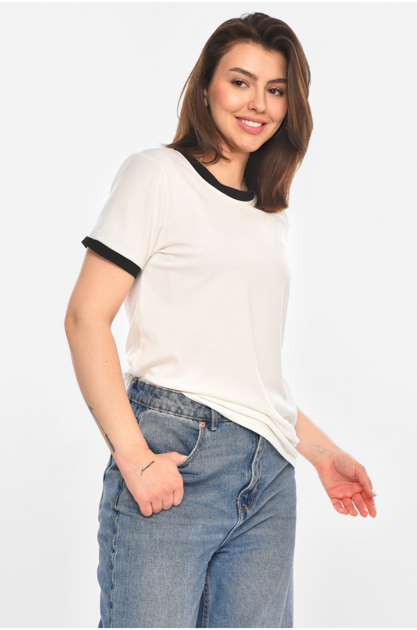 Футболка жіноча однотонна білого кольору 213453