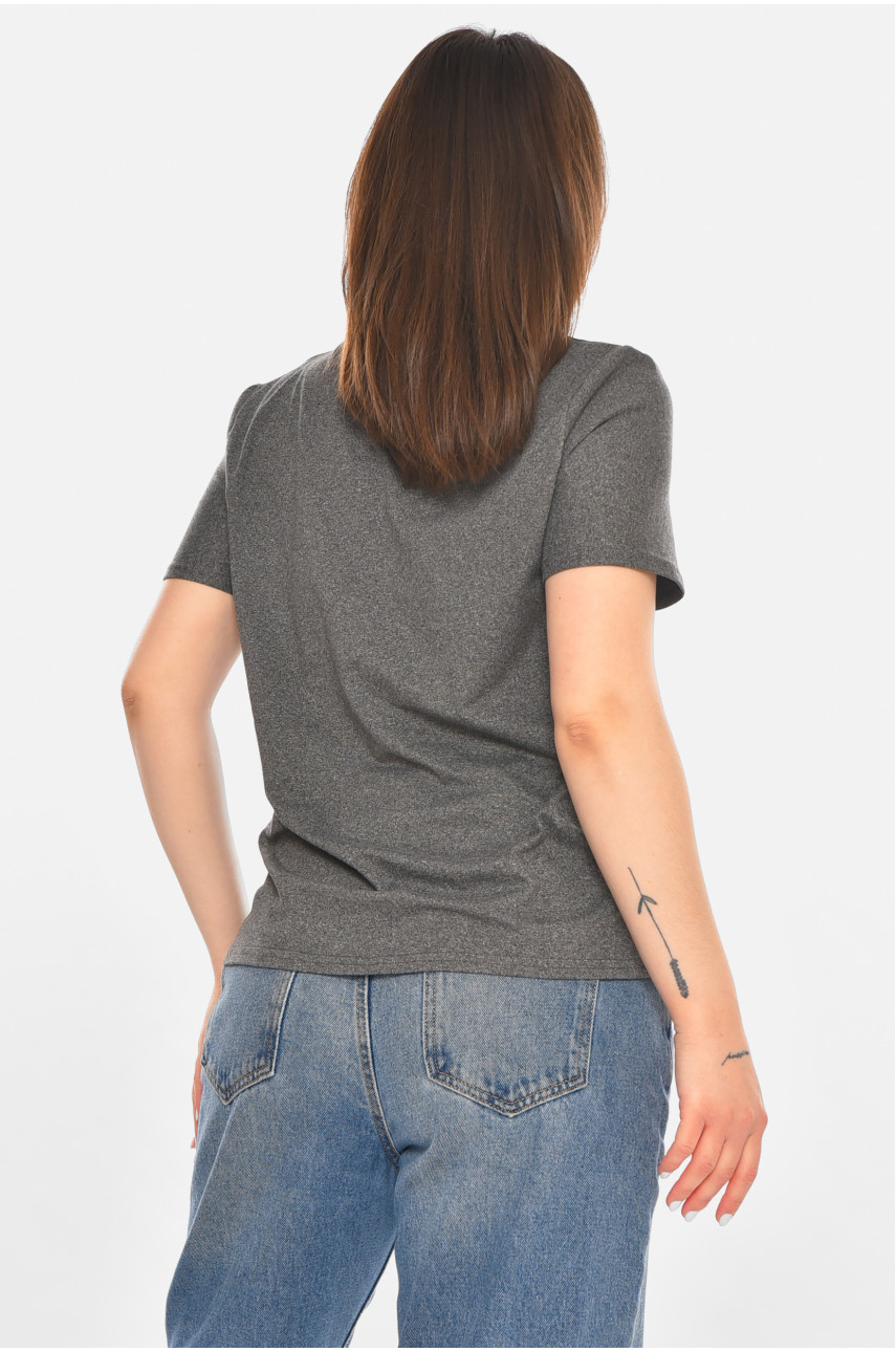 Футболка жіноча сірого кольору з принтом 213464