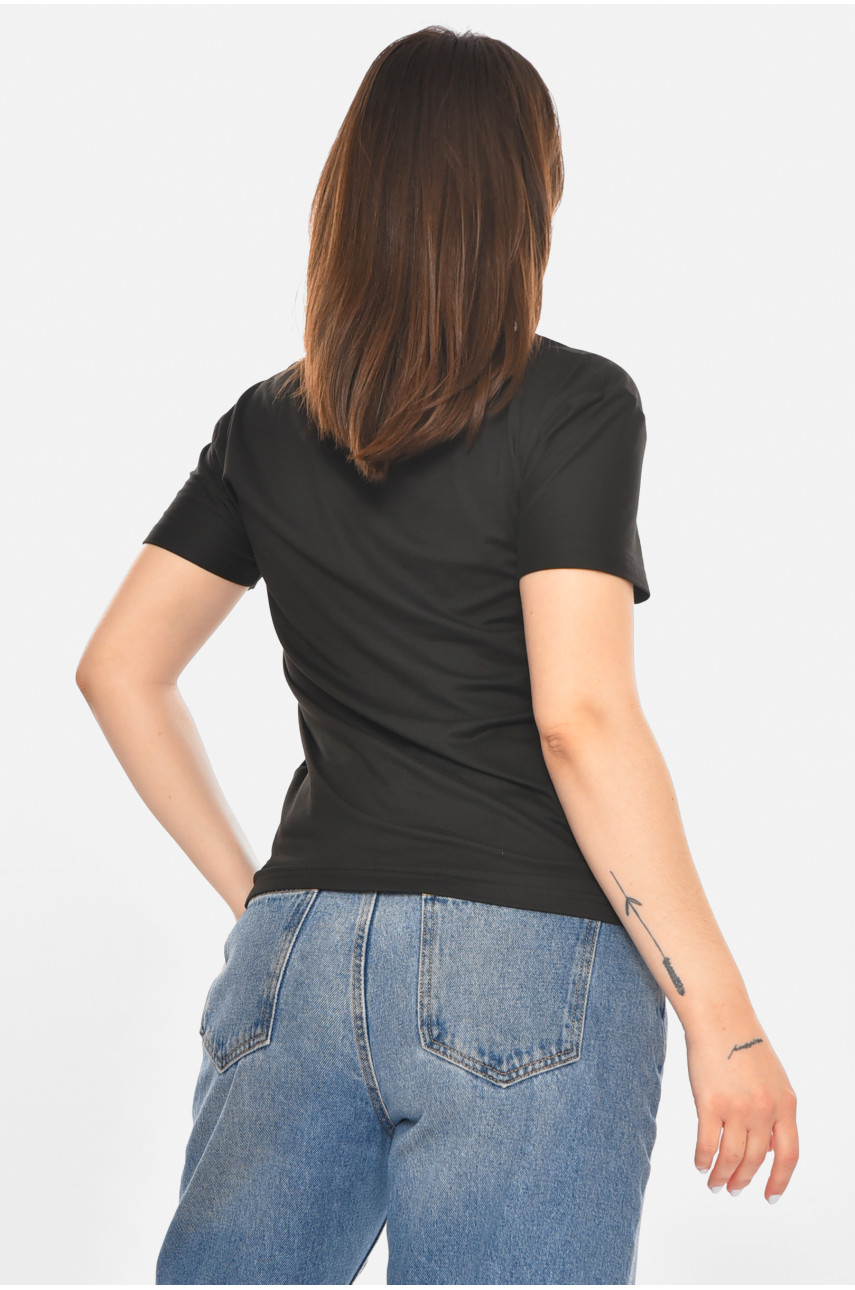 Футболка жіноча чорного кольору з принтом 213547