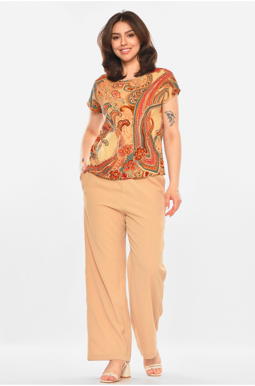 Костюм жіночий бежевого кольору з принтом 213634