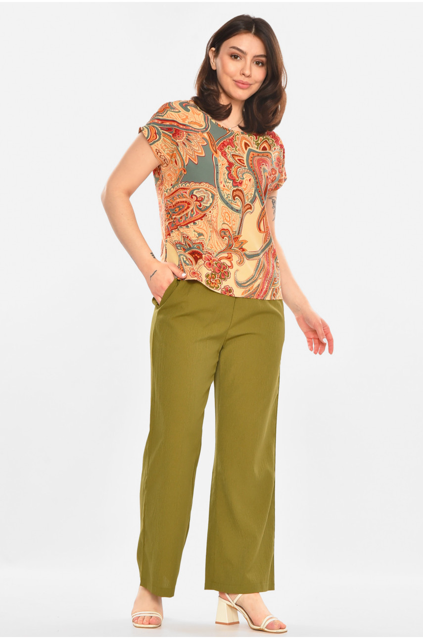 Костюм жіночий оливкового кольору з принтом 213635