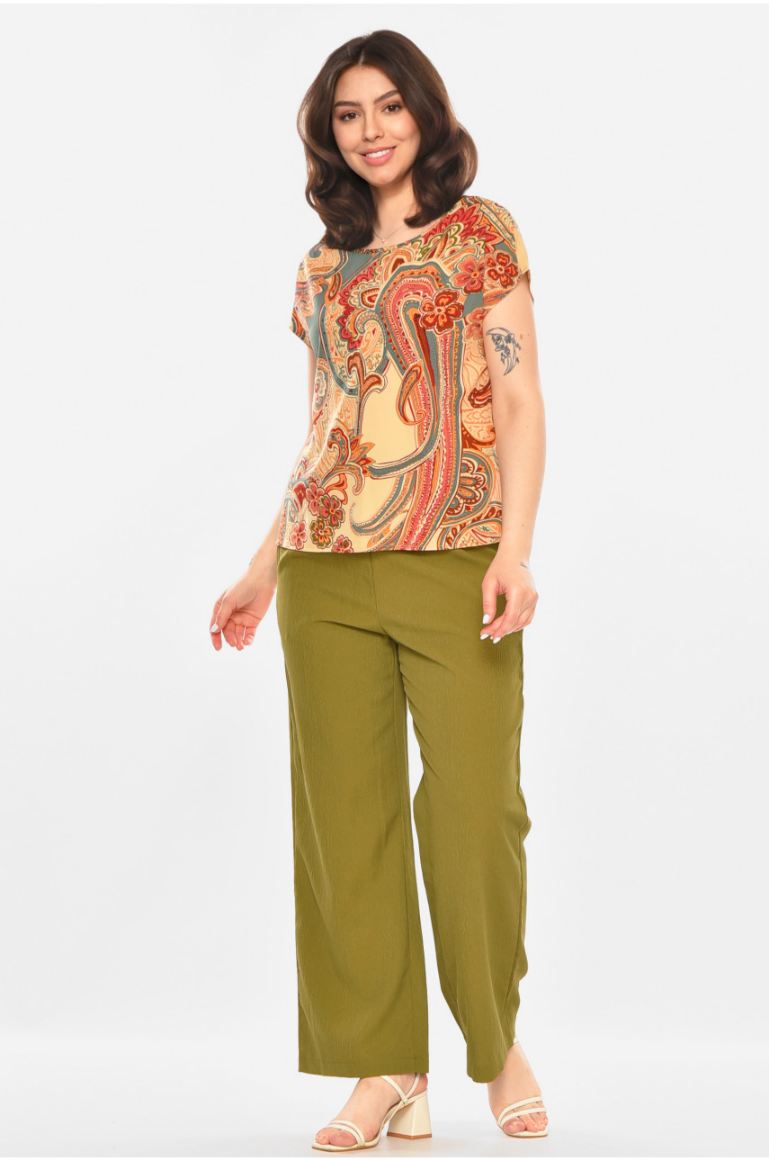 Костюм жіночий оливкового кольору з принтом 213635