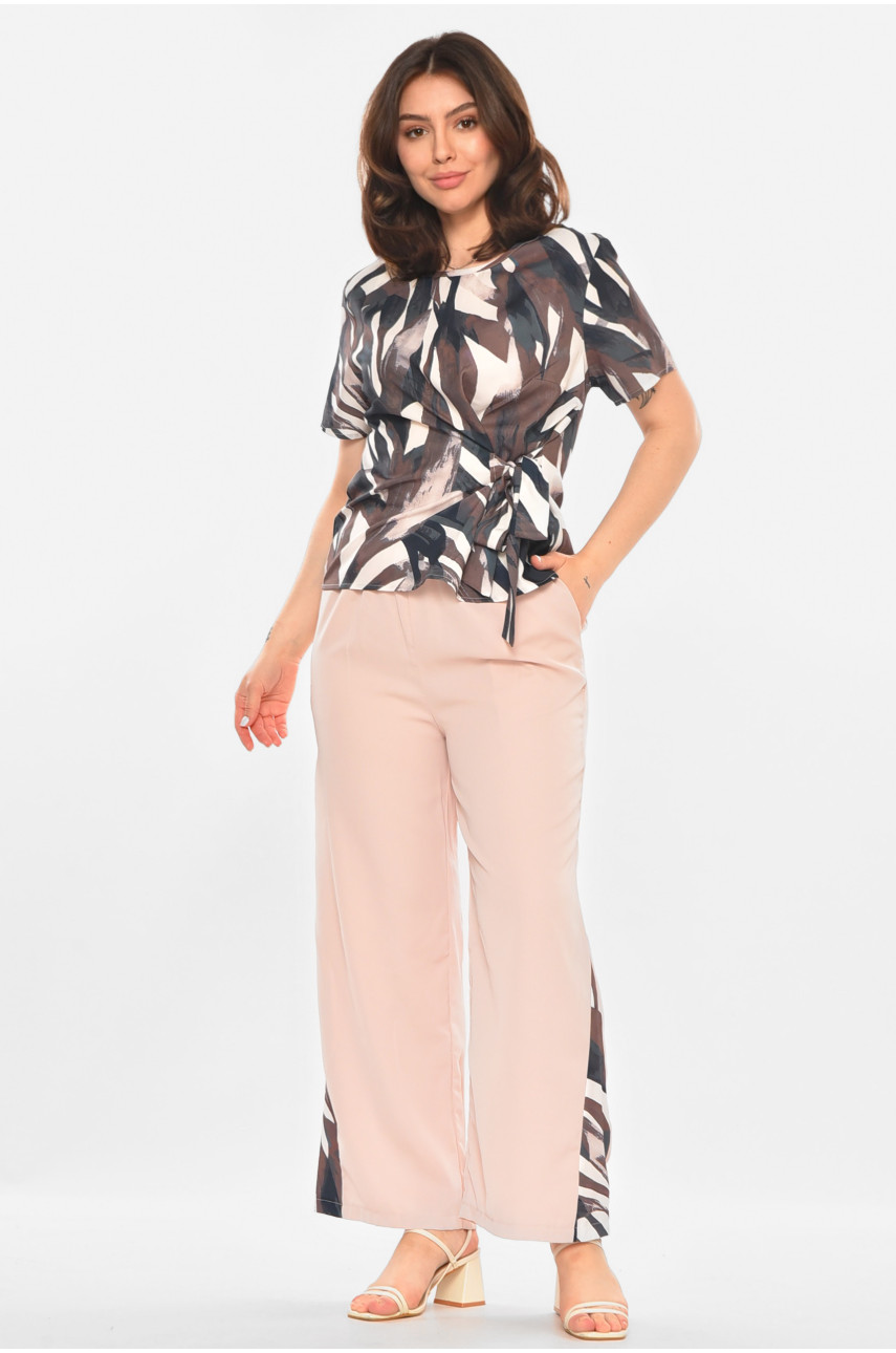 Костюм жіночий бежевого кольору з принтом 213639