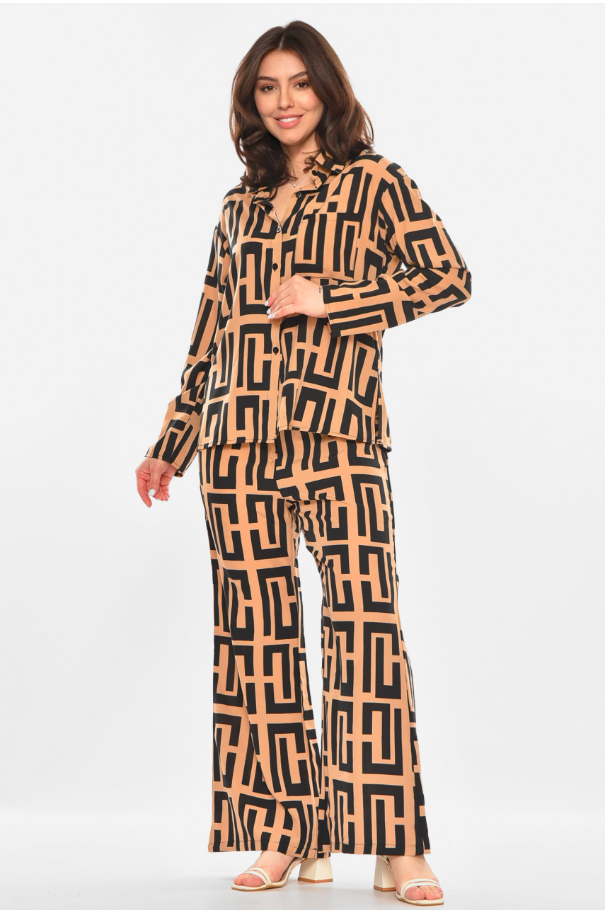 Костюм жіночий бежевого кольору з принтом 213661