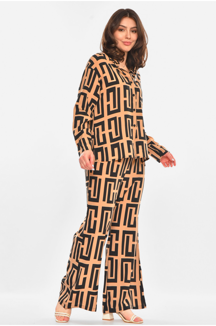 Костюм жіночий бежевого кольору з принтом 213661