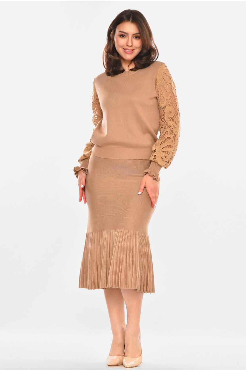 Костюм жіночий трикотажний бежевого кольору 213726
