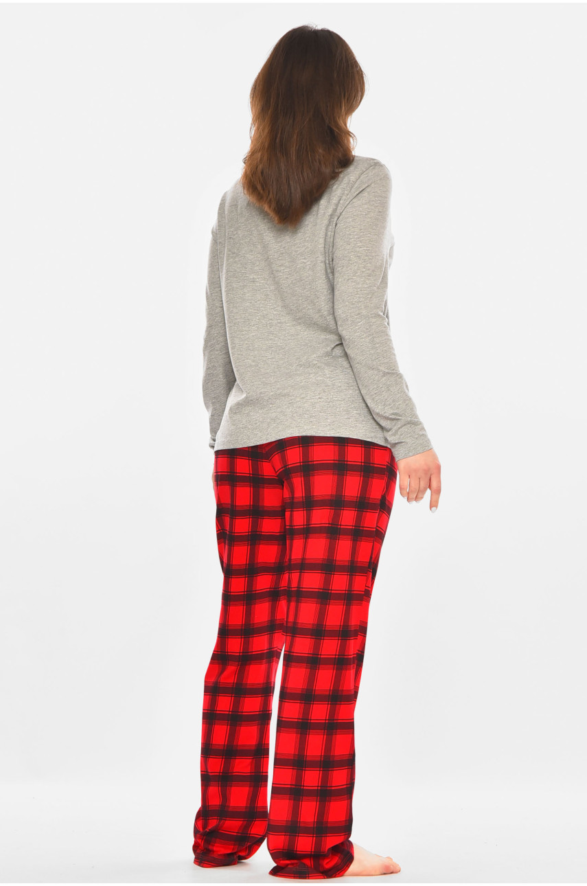 Пижама женская серо-красного цвета с новогодним принтом 213980